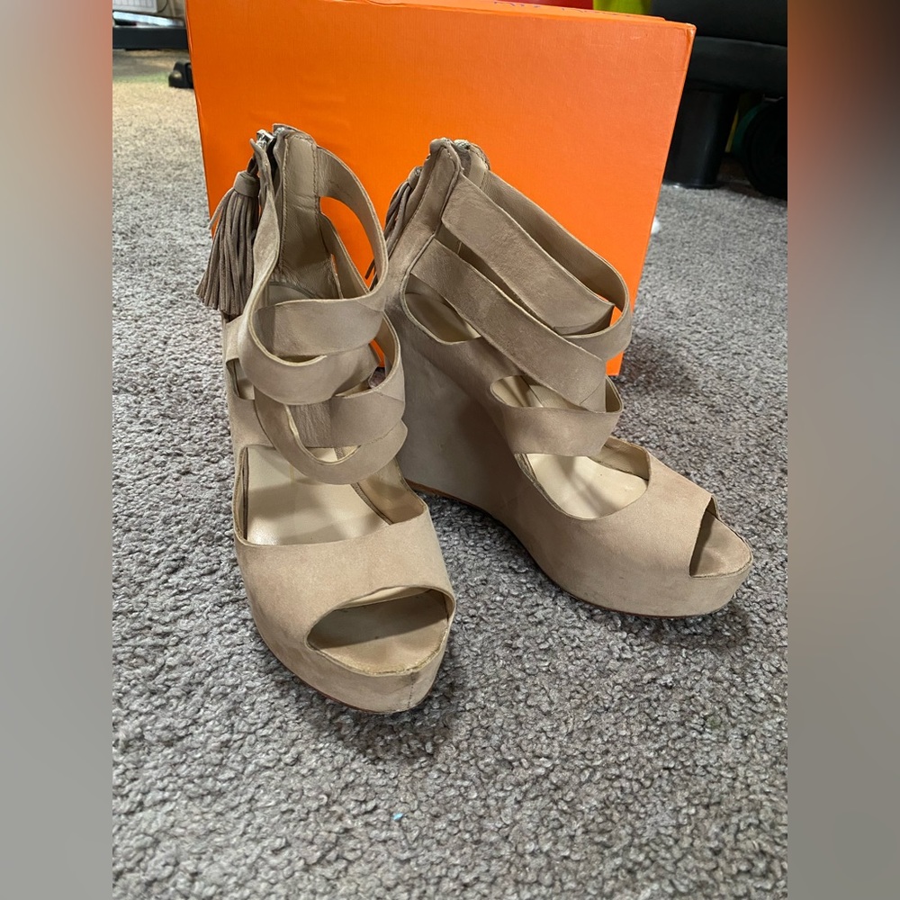 Dolce Vita Woman Beige Suede Platform Sandals with Tussle Zippers